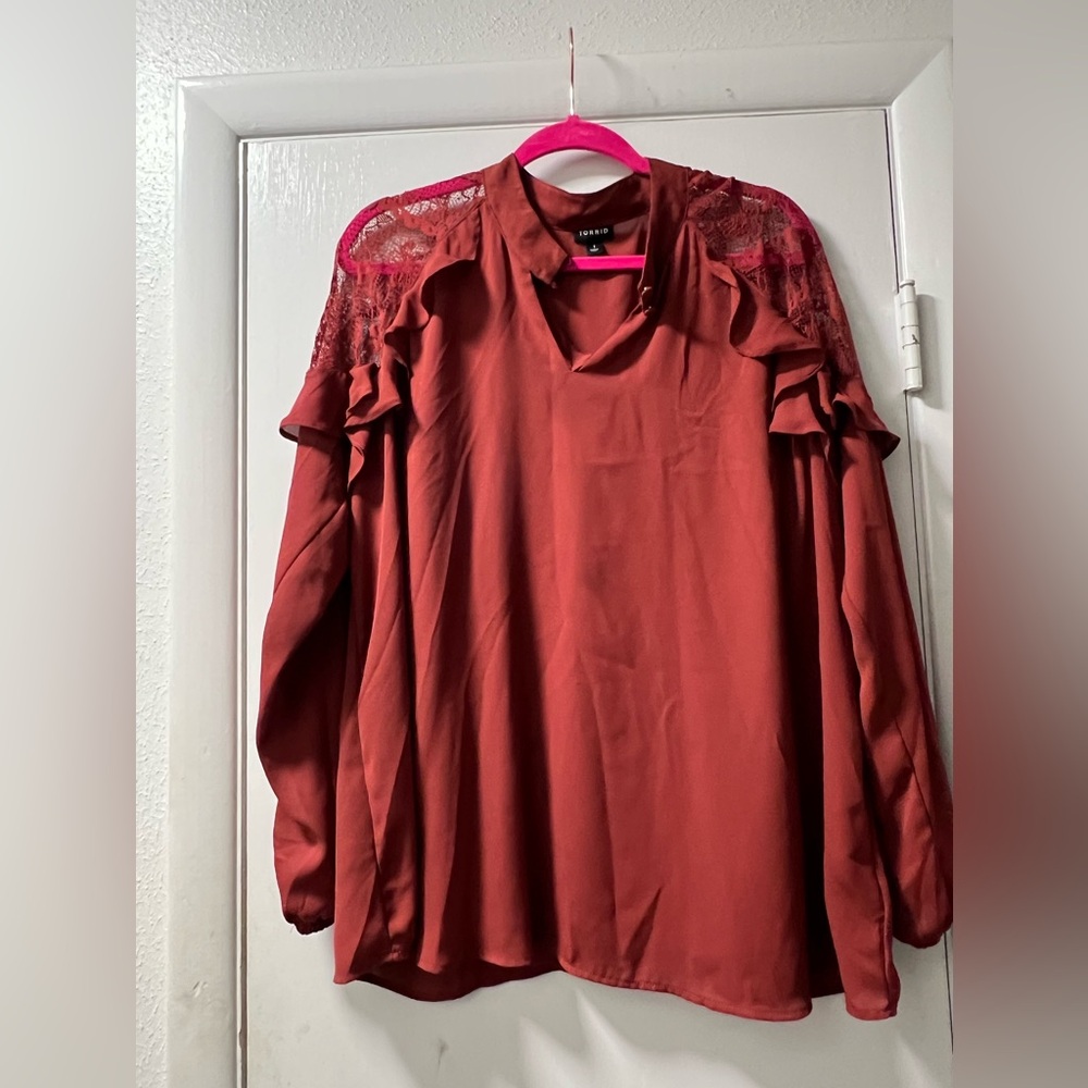 Torrid flowy top. Perfect for the fall